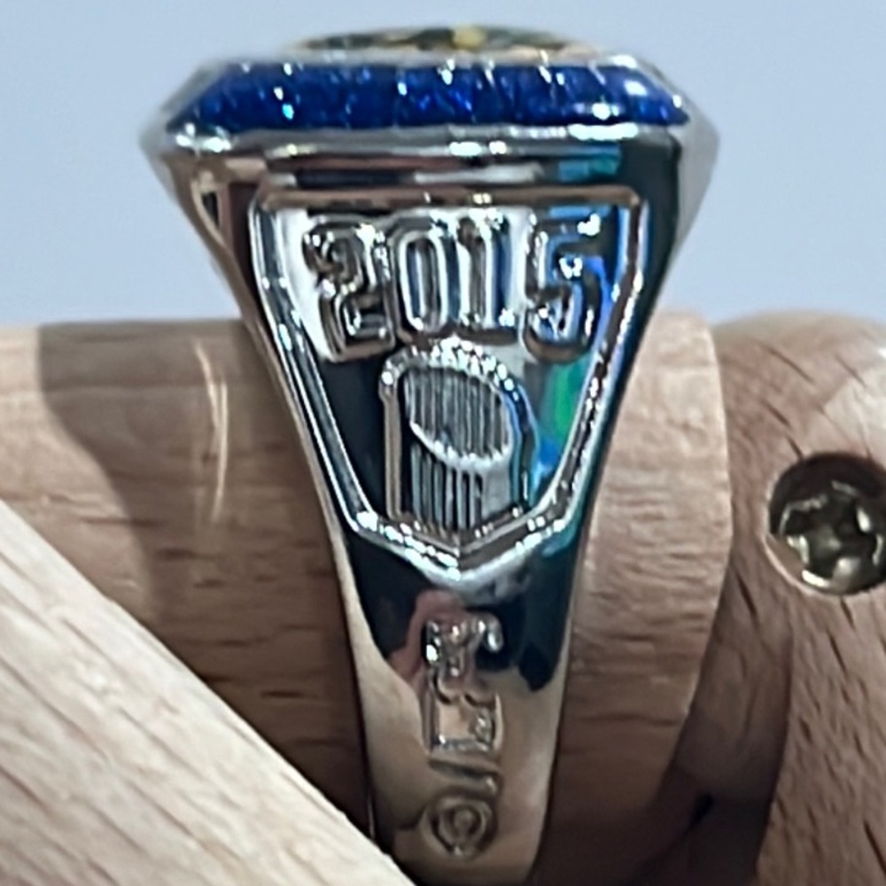 Kansas City Royals Commemorative 2015 World Series Champions Ring - Picture 4 of 11